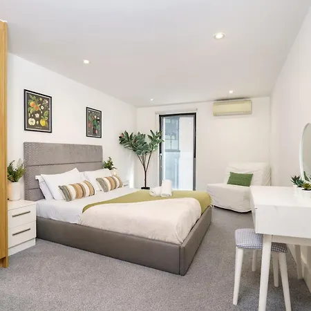 Modern 3 Bed 2 Bath Apartment Hyde Park